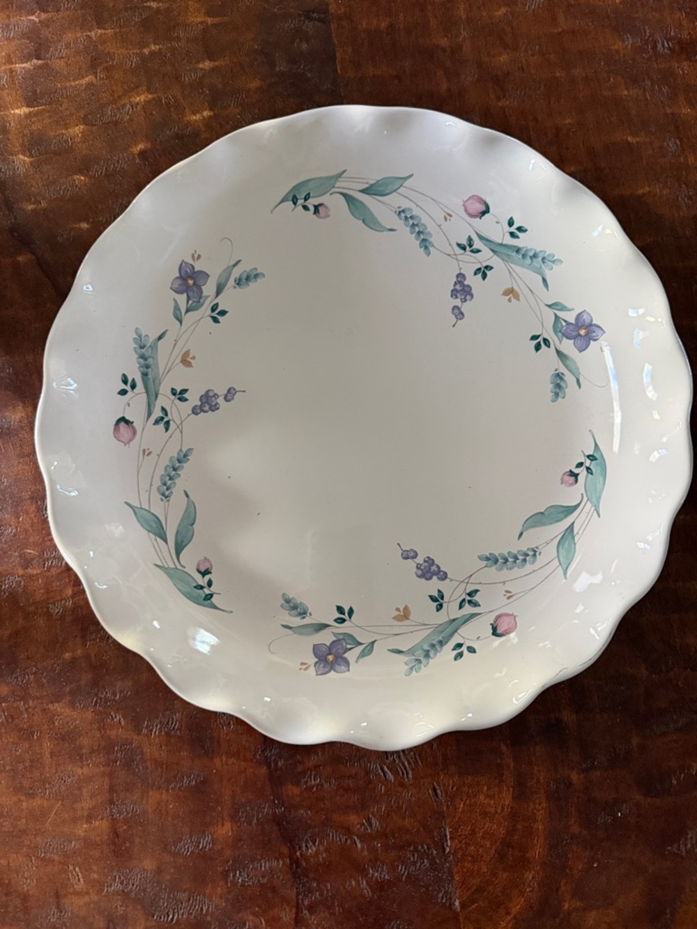 Pfaltzgraff Scalloped White Plate with Pastel Floral Wreath April pattern